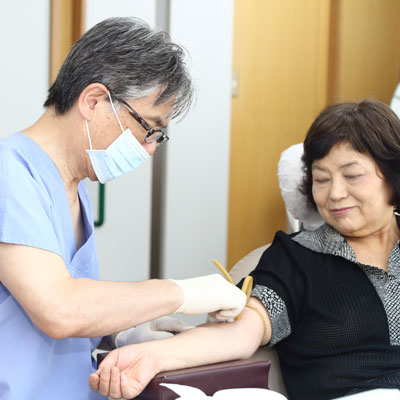 麻酔専門医による静脈内鎮静法を採用しています